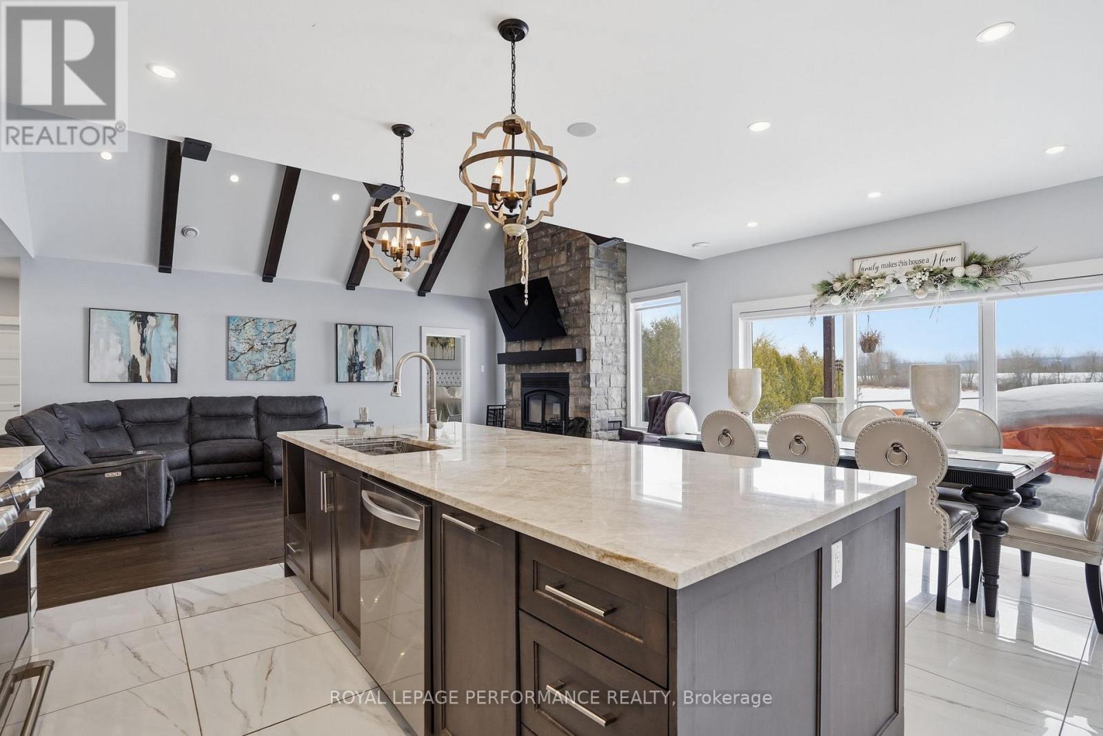 573 BAY ROAD - 15