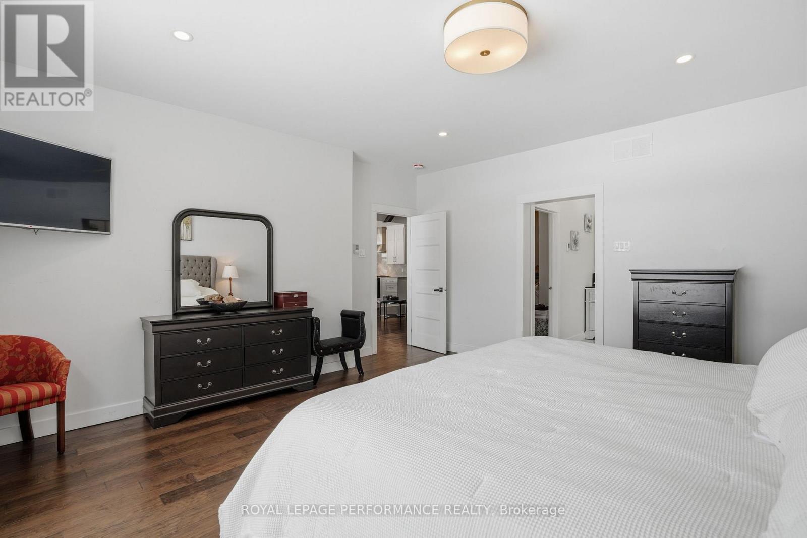 573 BAY ROAD - 25