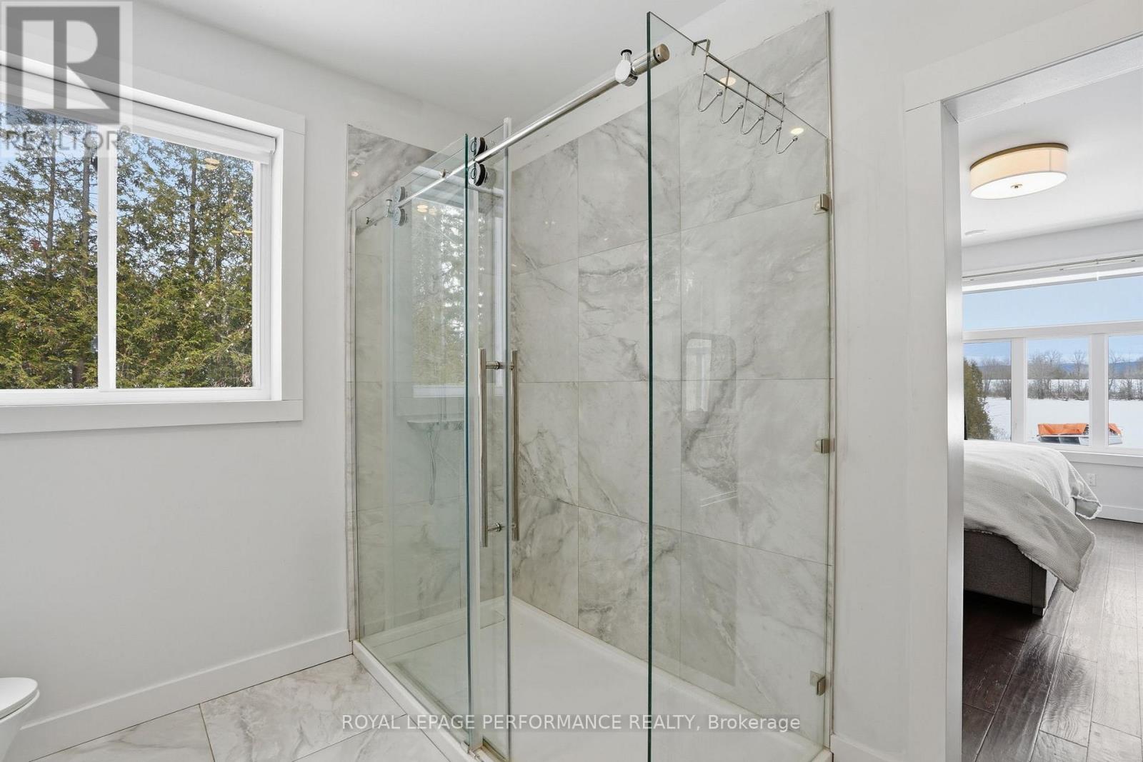 573 BAY ROAD - 27