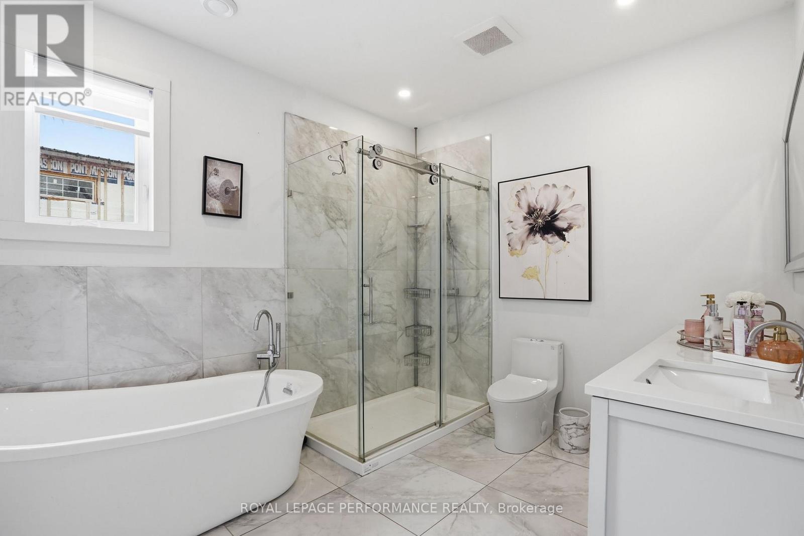 573 BAY ROAD - 29