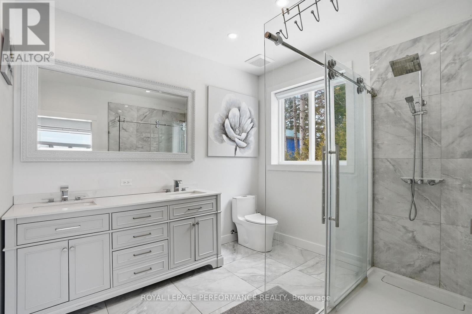 573 BAY ROAD - 26