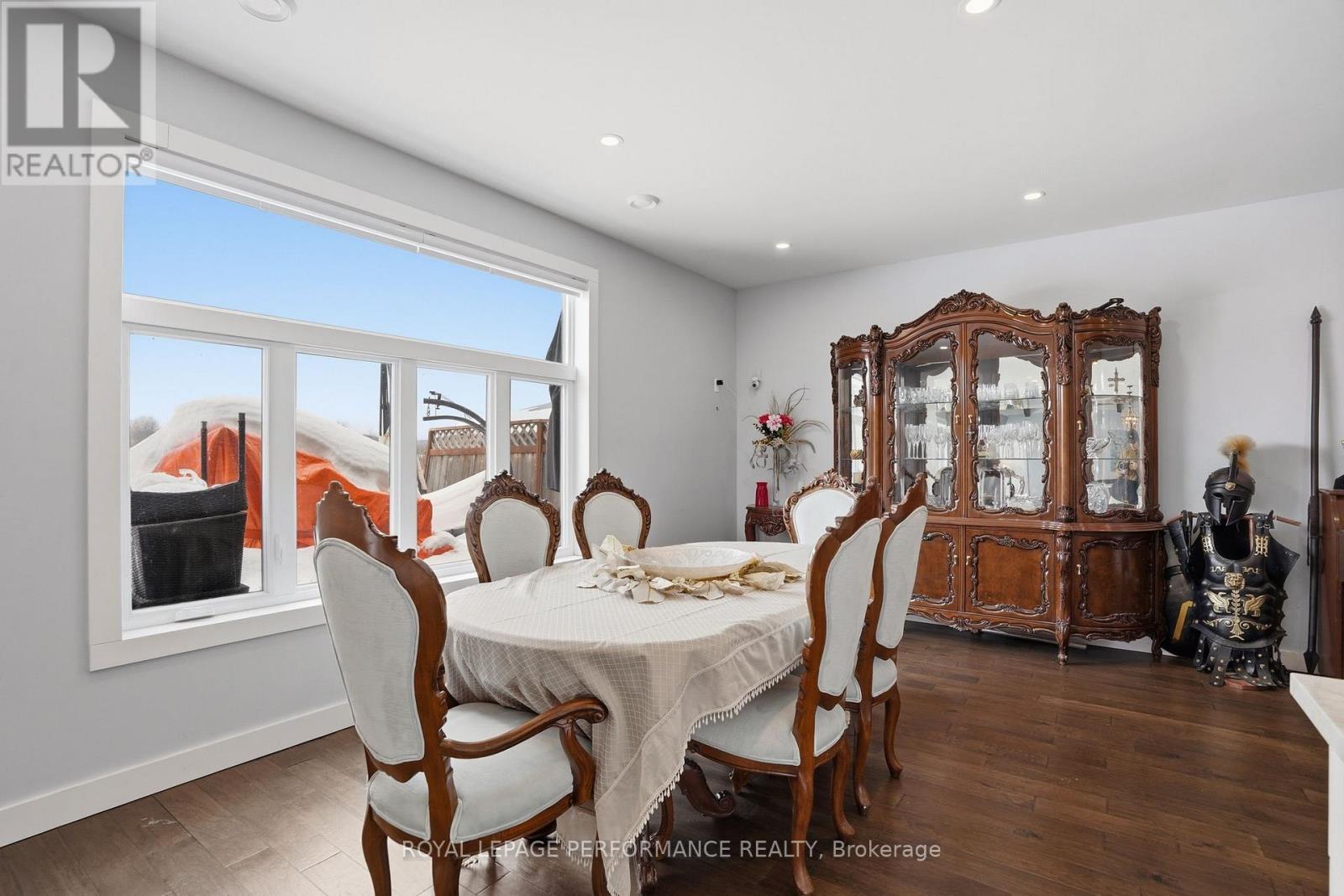 573 BAY ROAD - 21