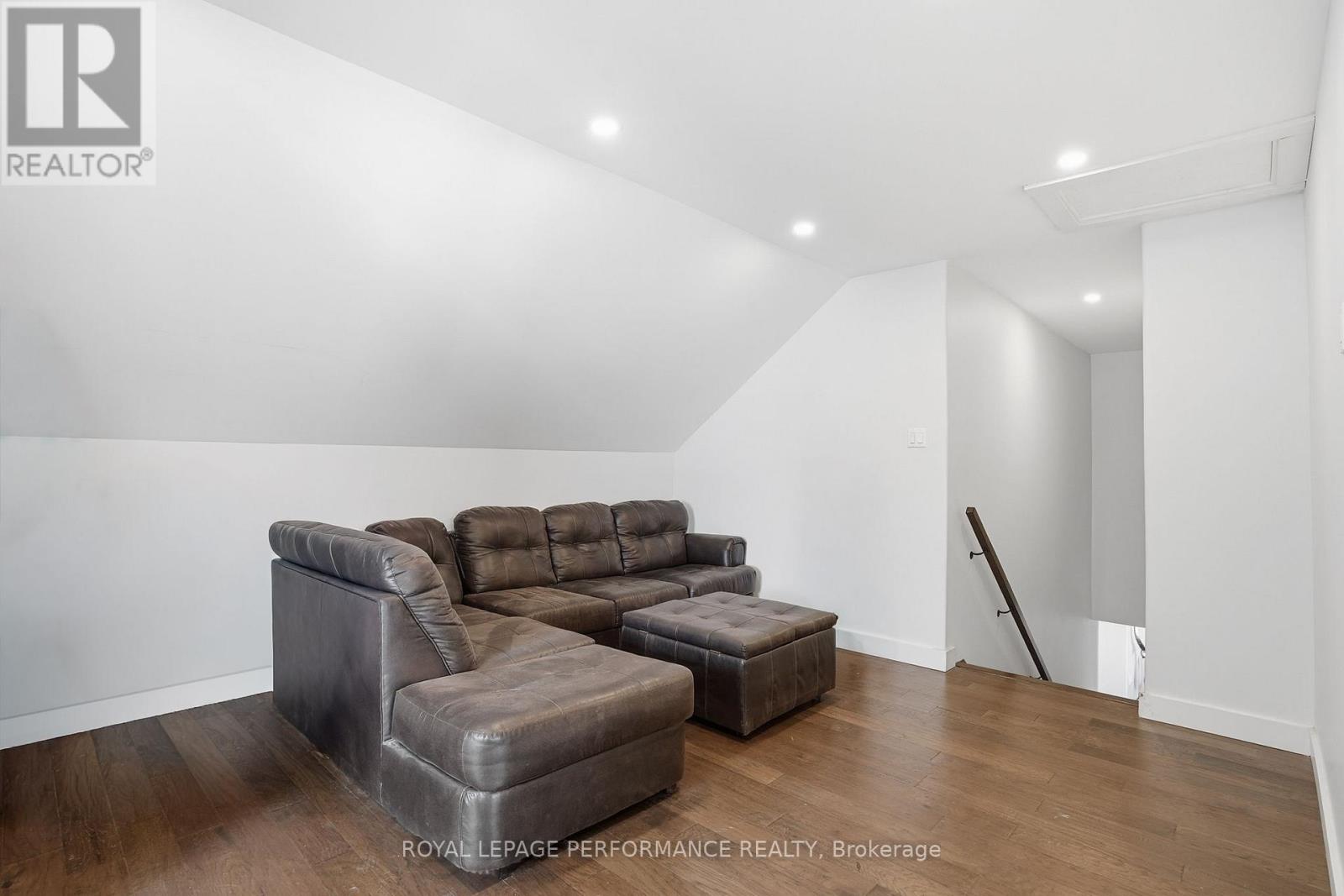 573 BAY ROAD - 32