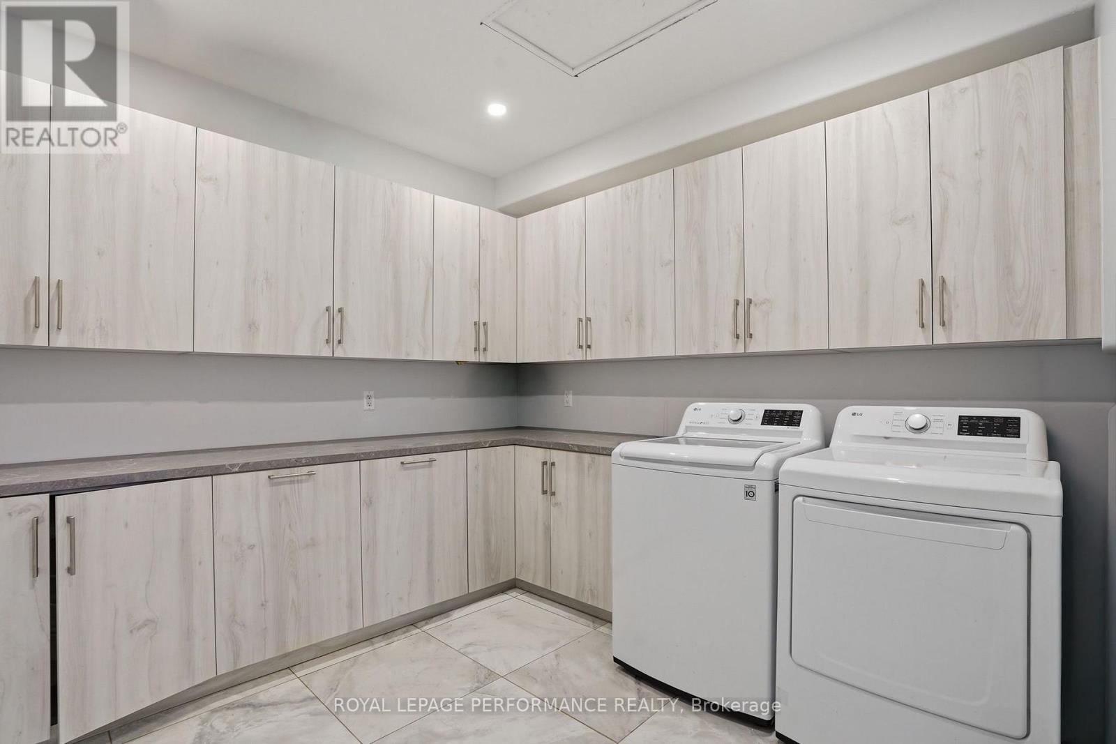 573 BAY ROAD - 31