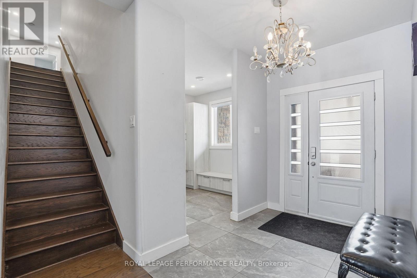 573 BAY ROAD - 6