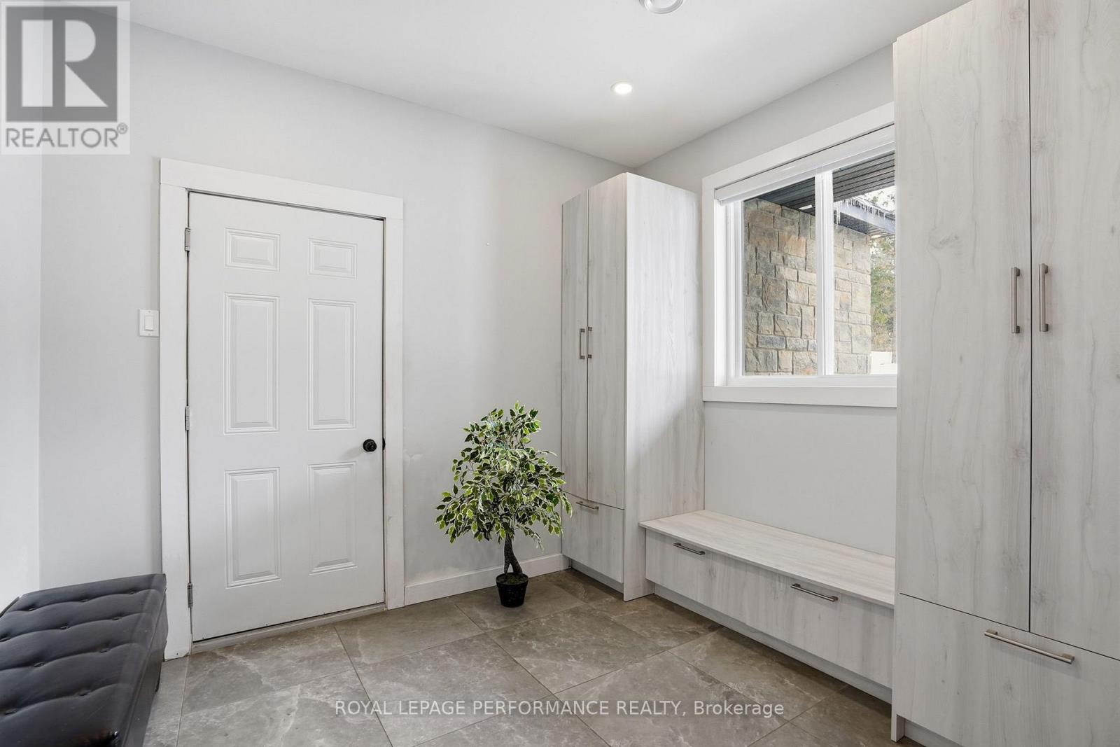 573 BAY ROAD - 7