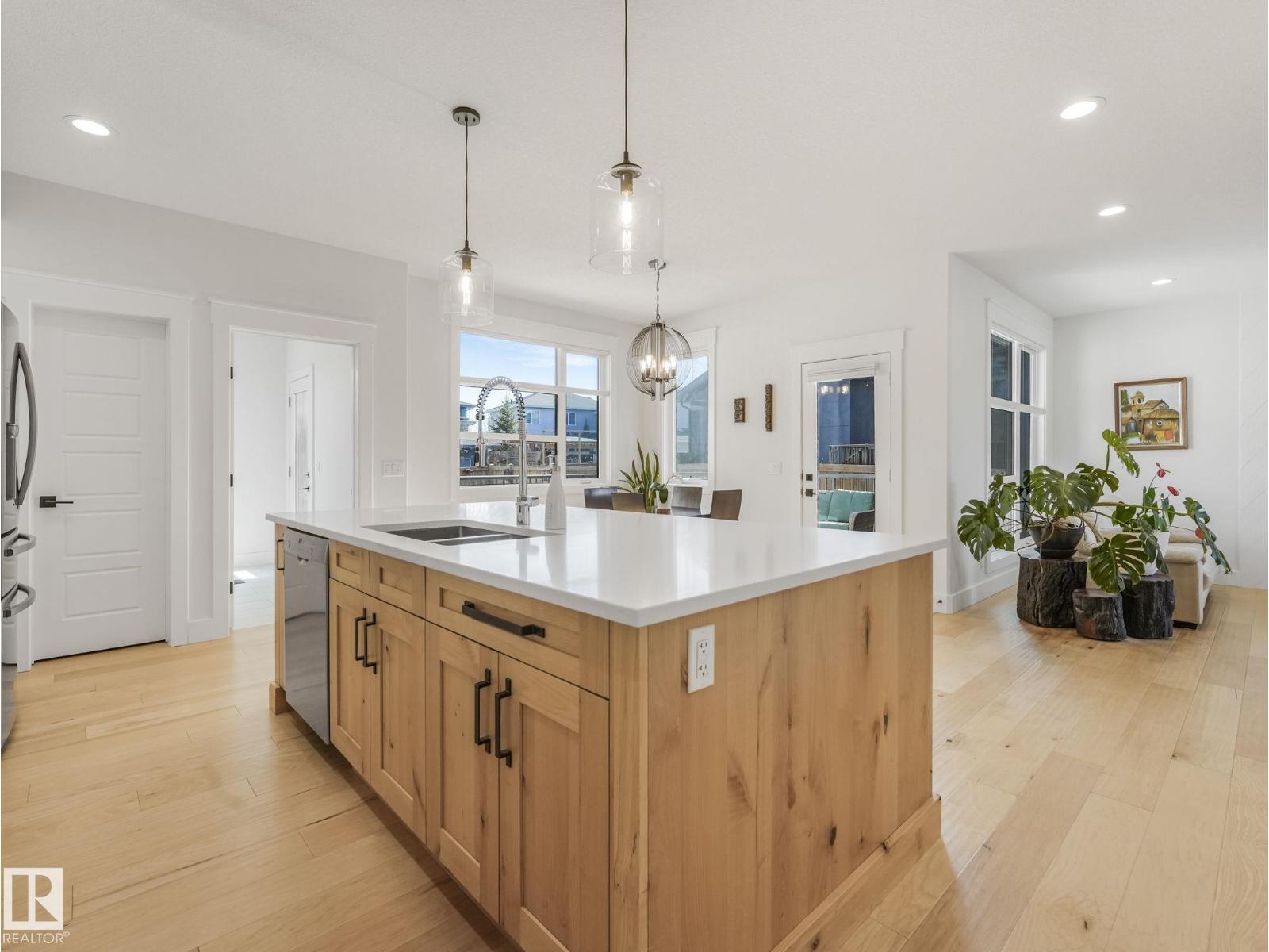 7215 MAY RD NW, Edmonton