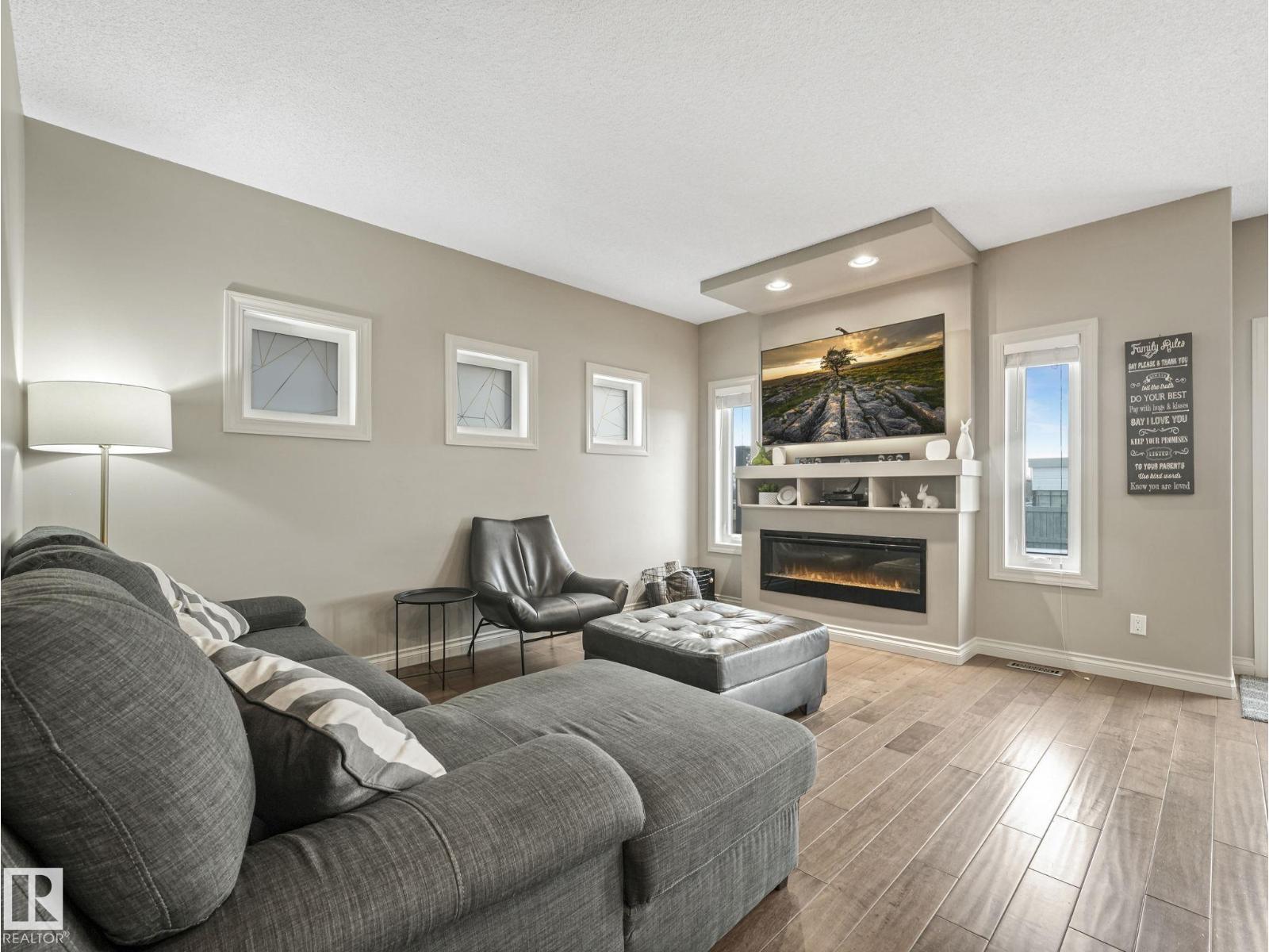 16412 12 AV SW, Edmonton