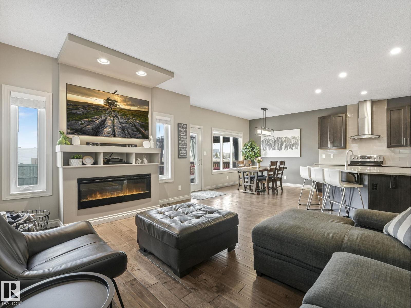 16412 12 AV SW, Edmonton