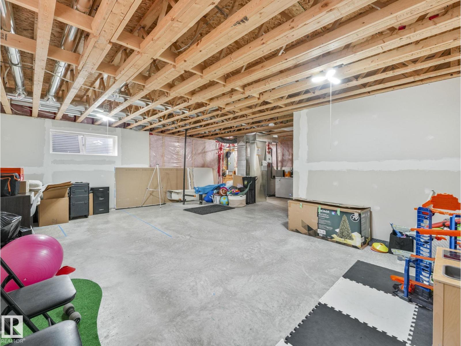 16412 12 AV SW, Edmonton