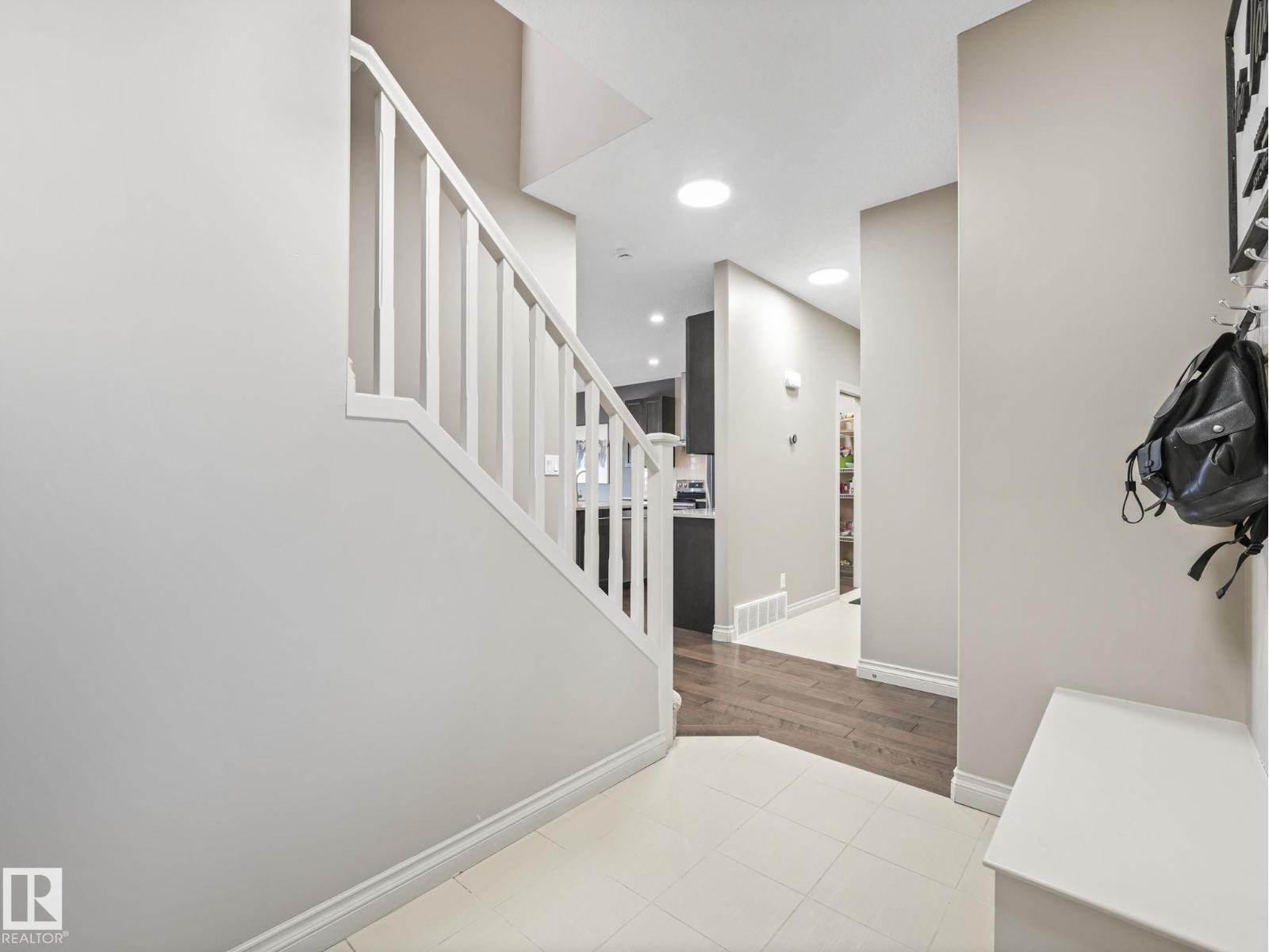 16412 12 AV SW, Edmonton