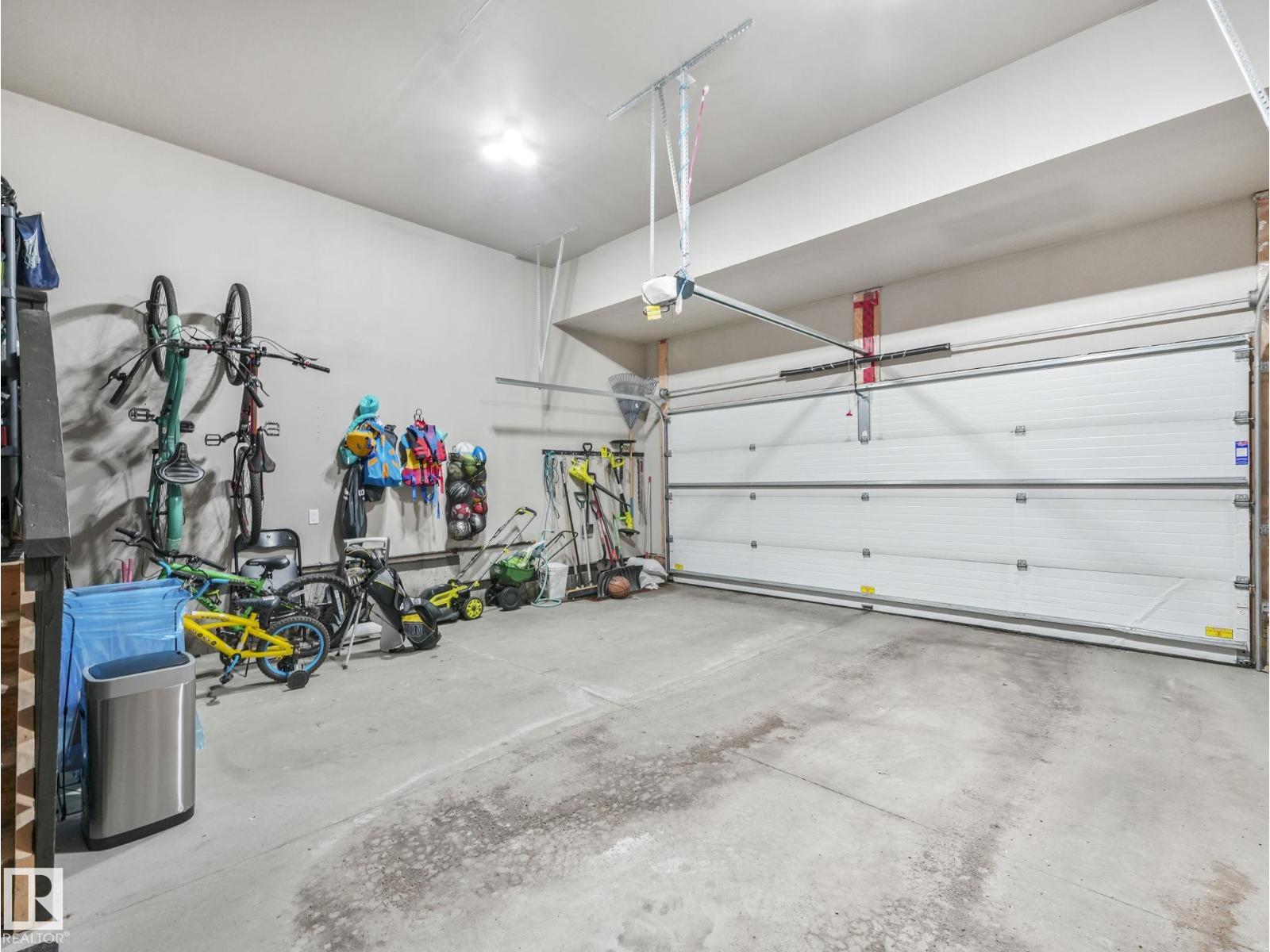 16412 12 AV SW, Edmonton