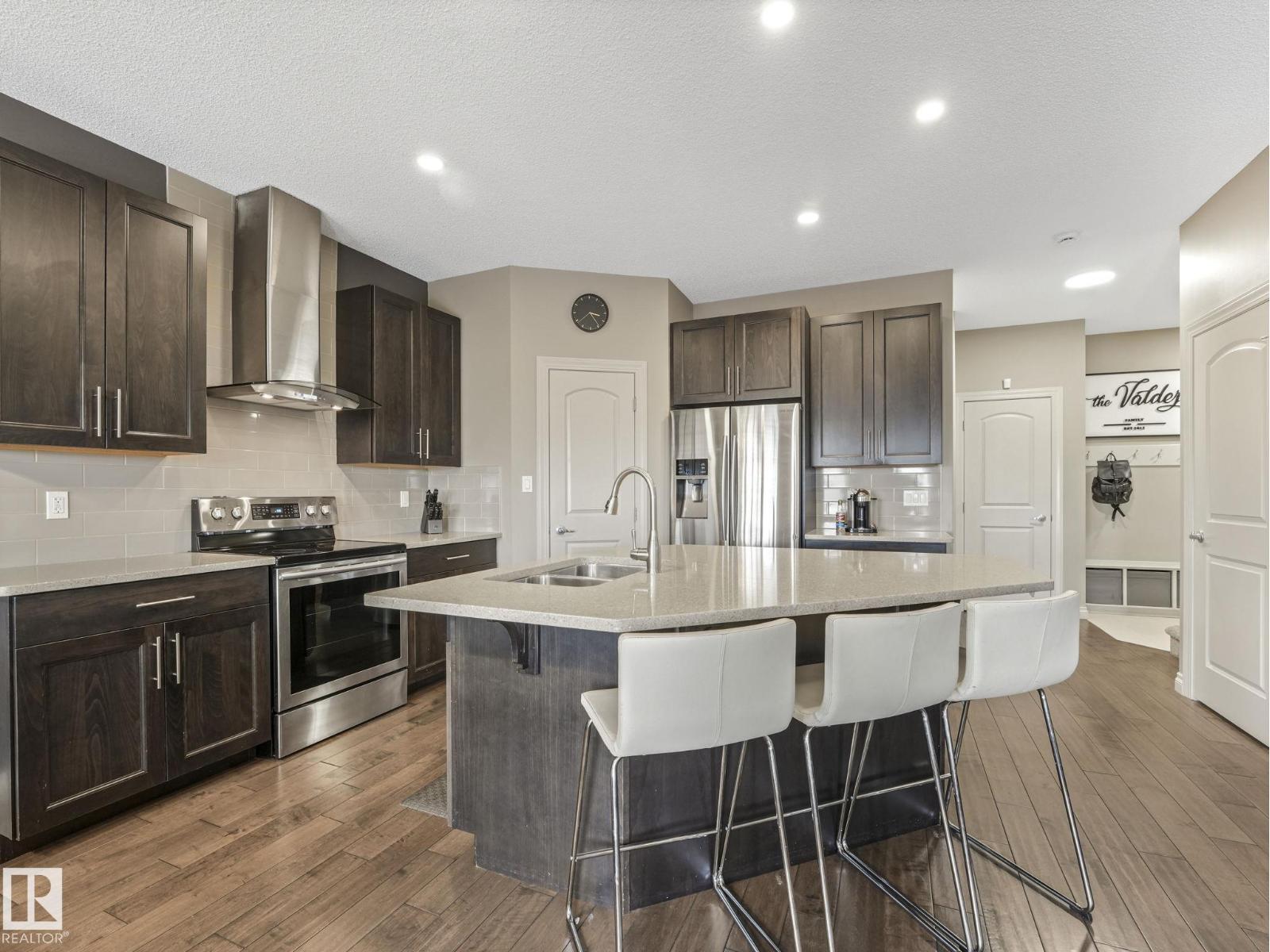 16412 12 AV SW, Edmonton