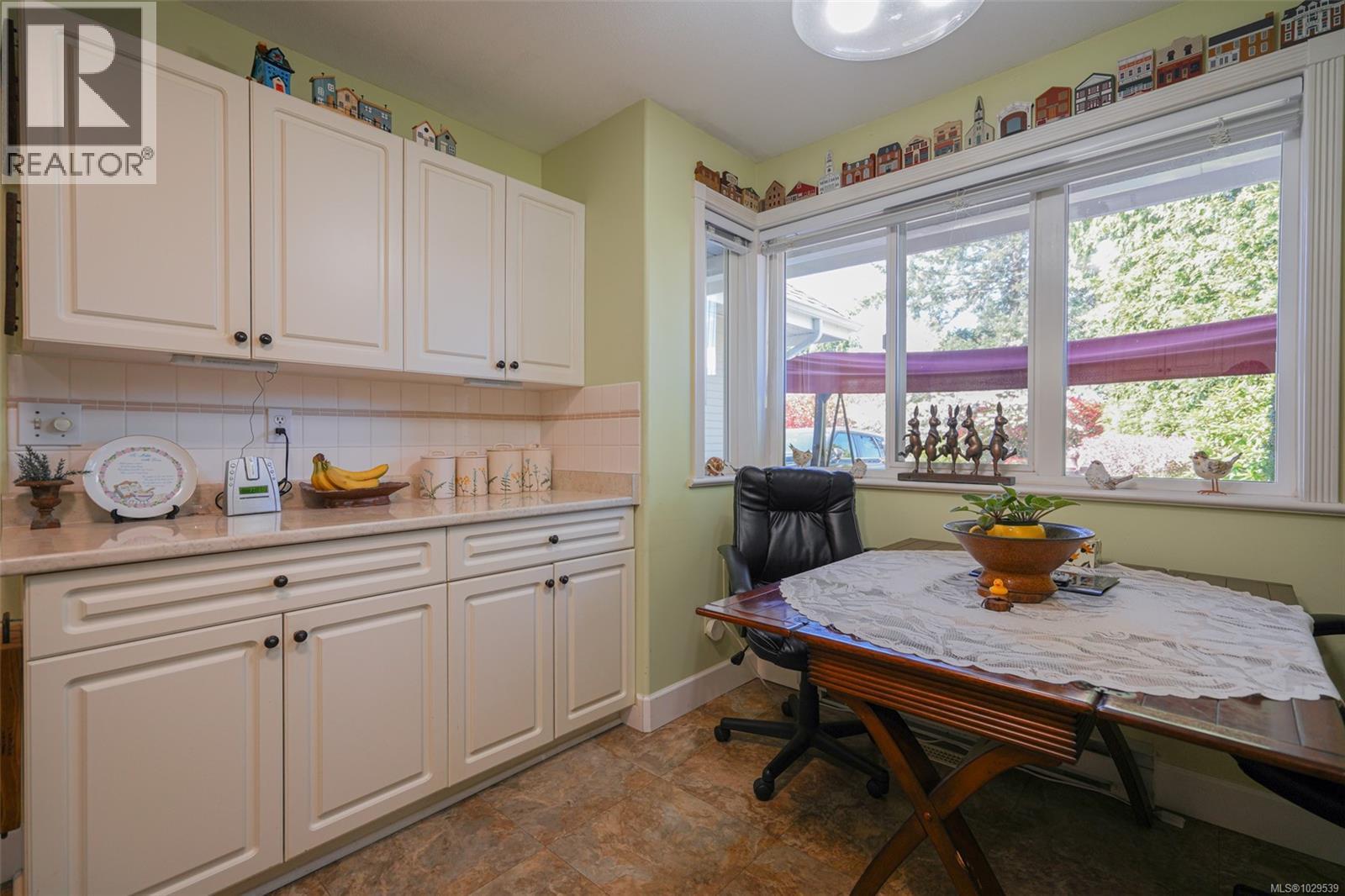 5272 ARBOUR CRES - 12