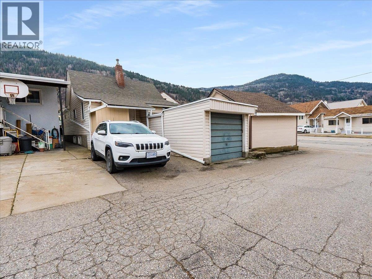 1911 SECOND AVENUE - 4