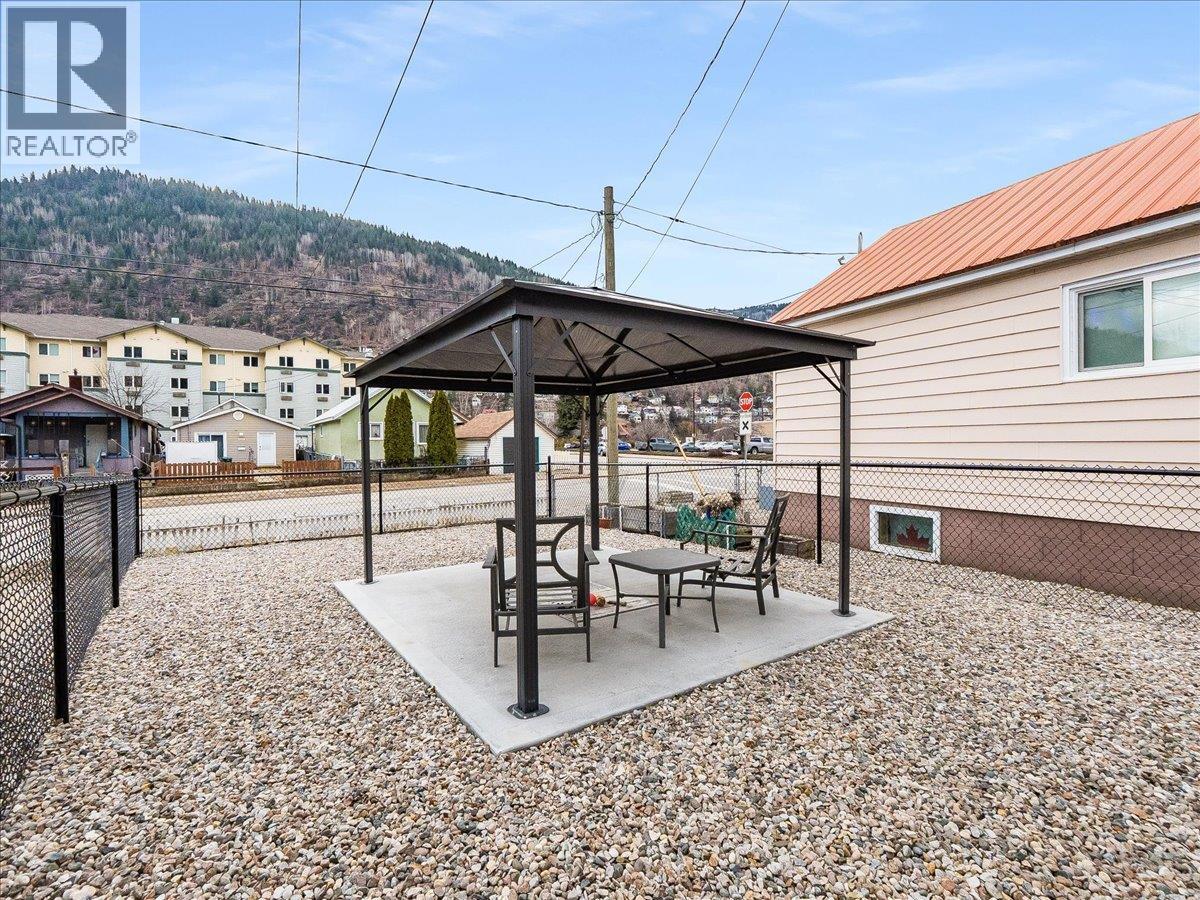 1911 SECOND AVENUE - 32