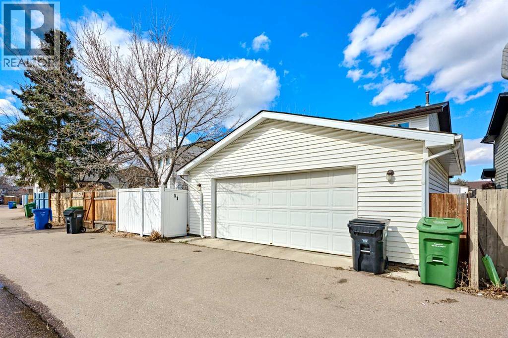 Single Family House for Sale in  Sunmills Court SW Sundance Calgary 