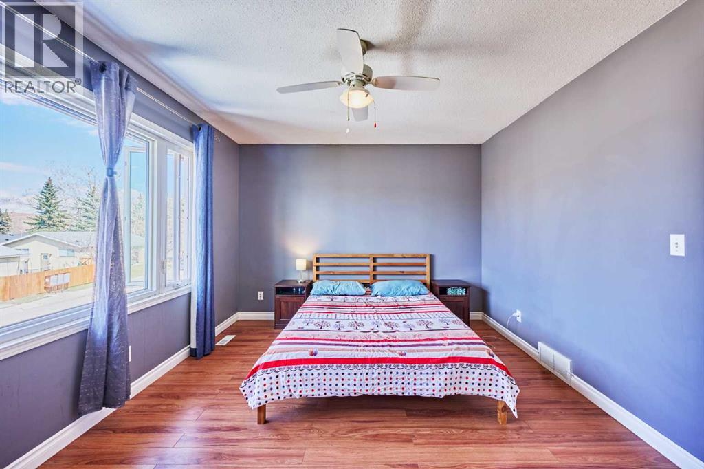 Single Family House for Sale in  Sunmills Court SW Sundance Calgary 