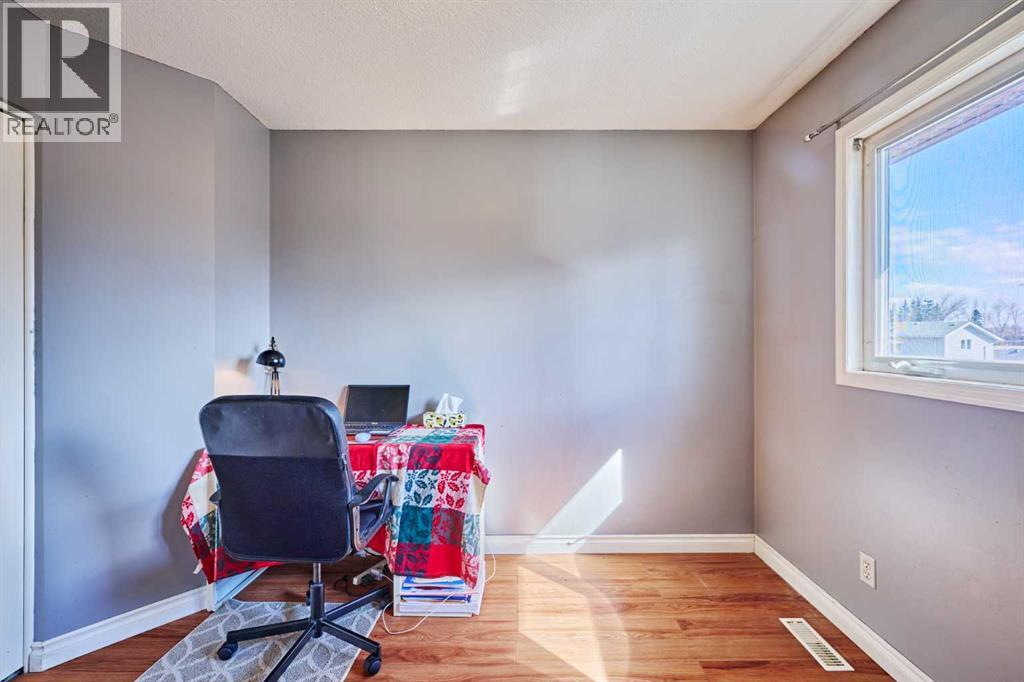 Single Family House for Sale in  Sunmills Court SW Sundance Calgary 