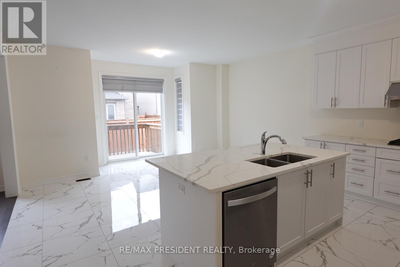 6 JENWOOD CRESCENT - 18
