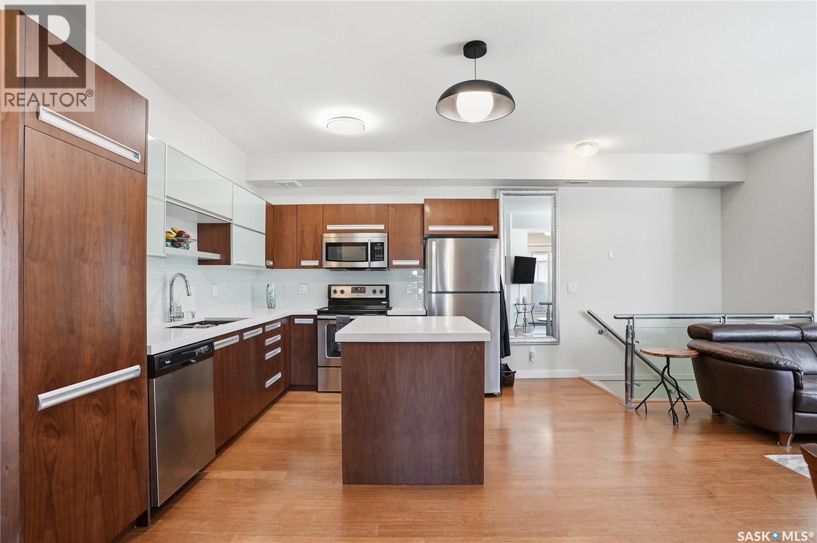 #1612 1015 PATRICK CRESCENT - 14