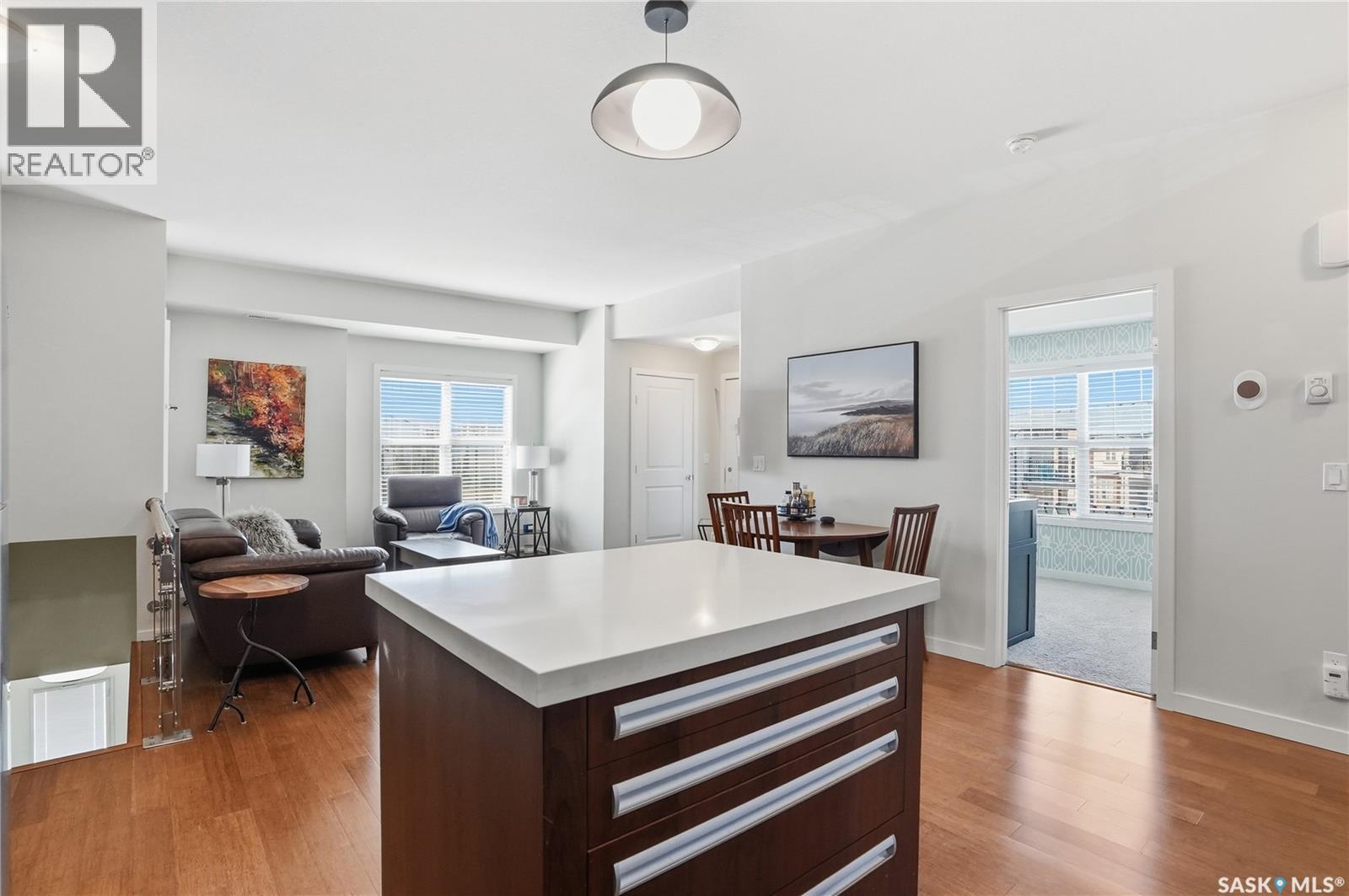 #1612 1015 PATRICK CRESCENT - 16