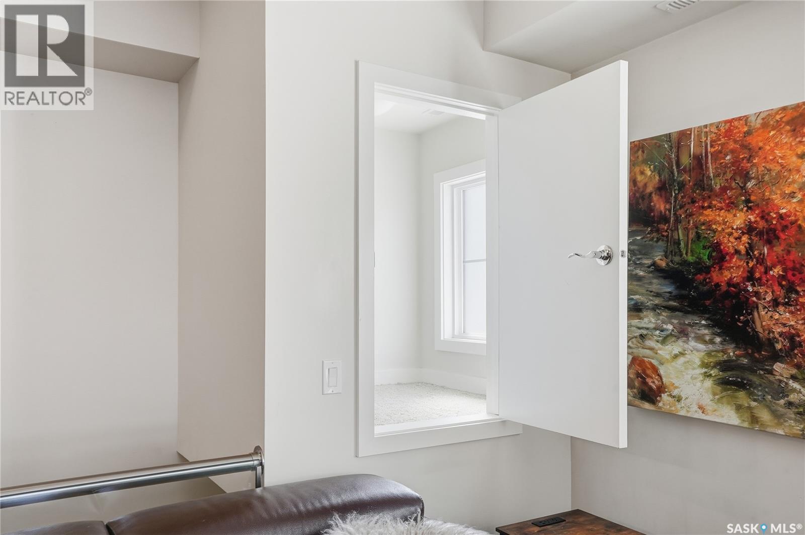 #1612 1015 PATRICK CRESCENT - 23