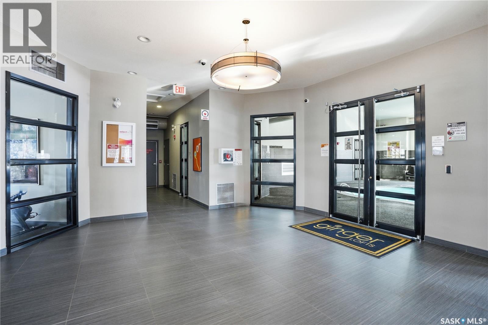 #1612 1015 PATRICK CRESCENT - 32