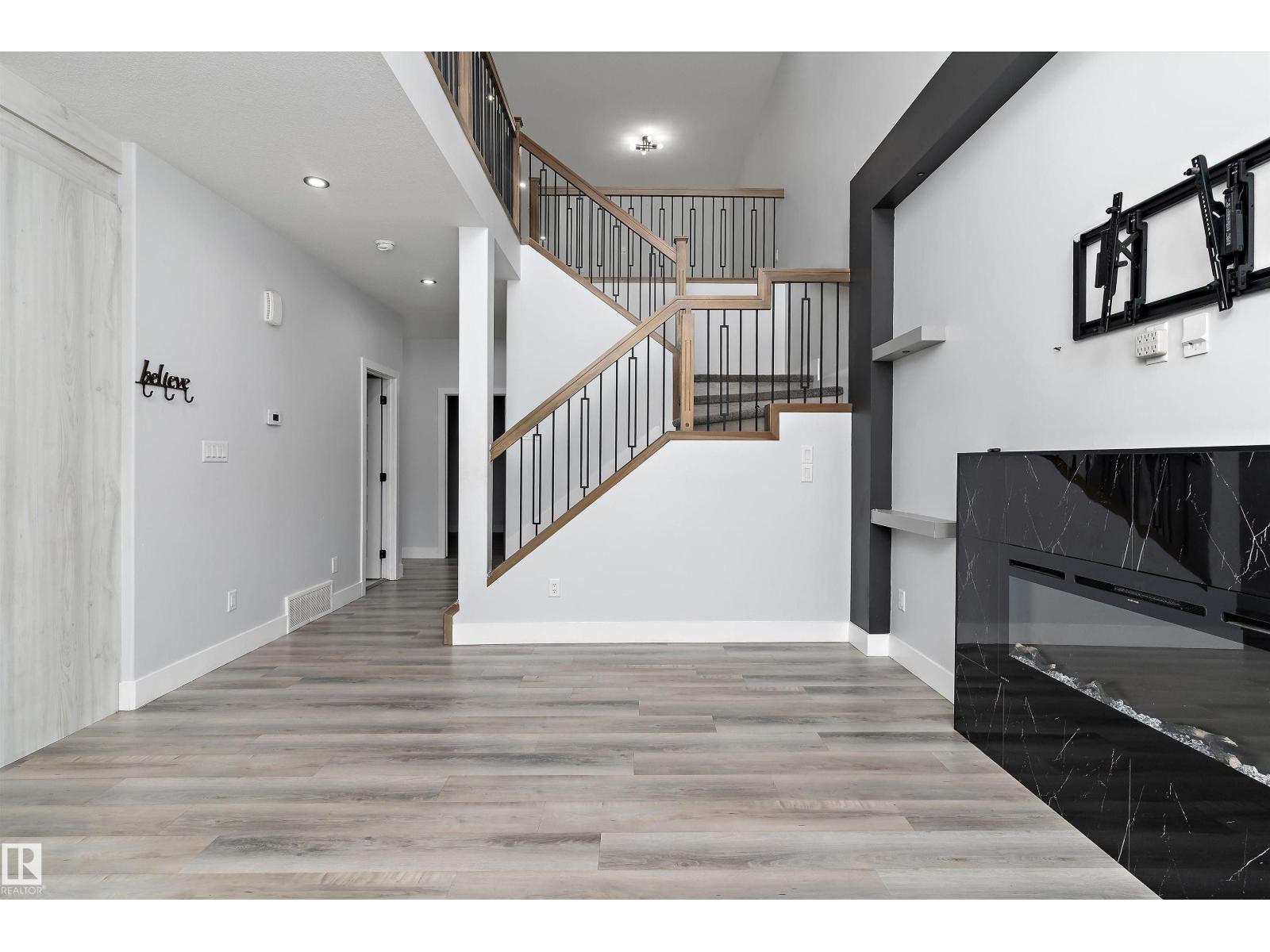 4209 38A ST - 8