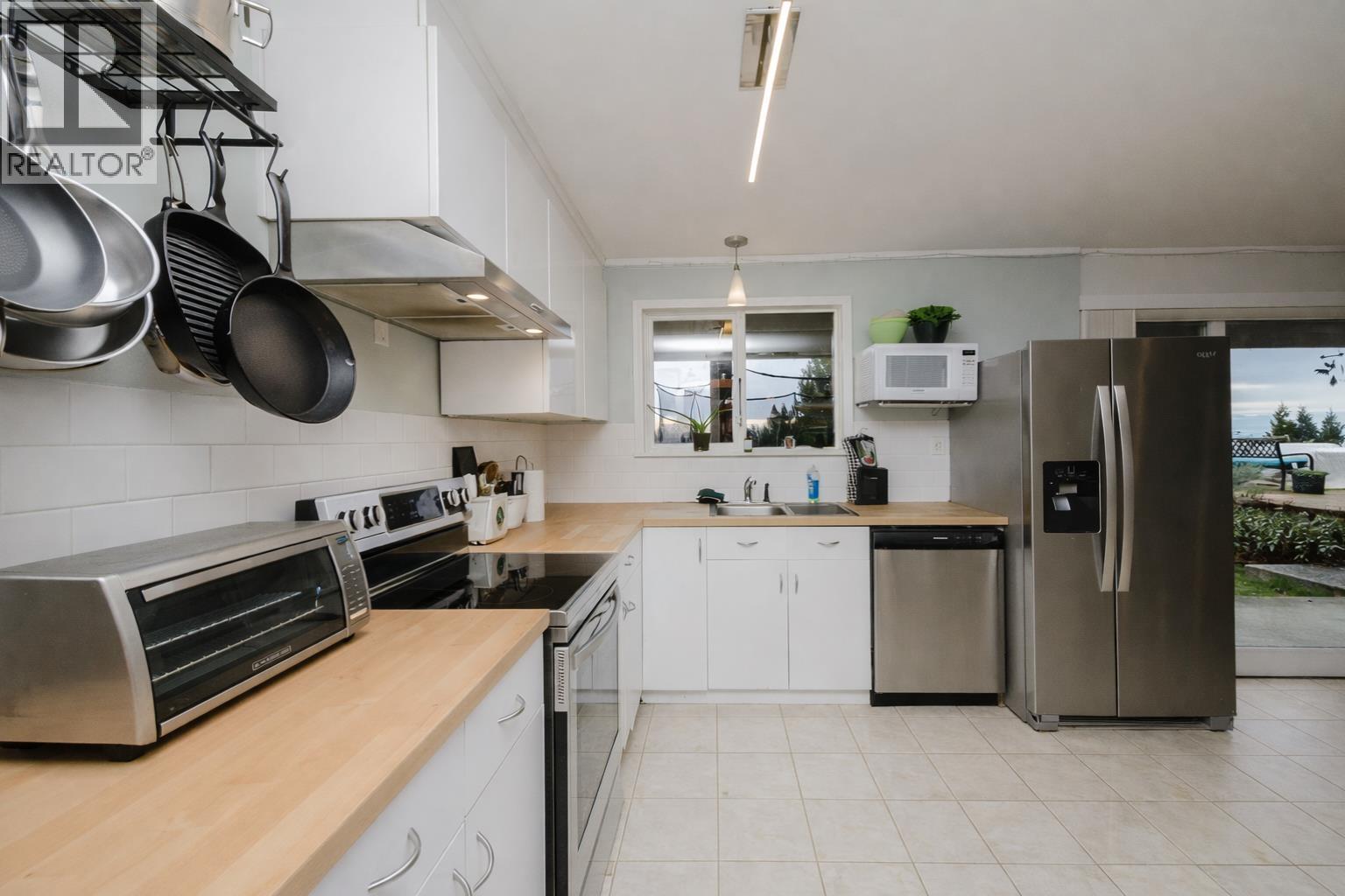 1405 VELVET ROAD, Gibsons