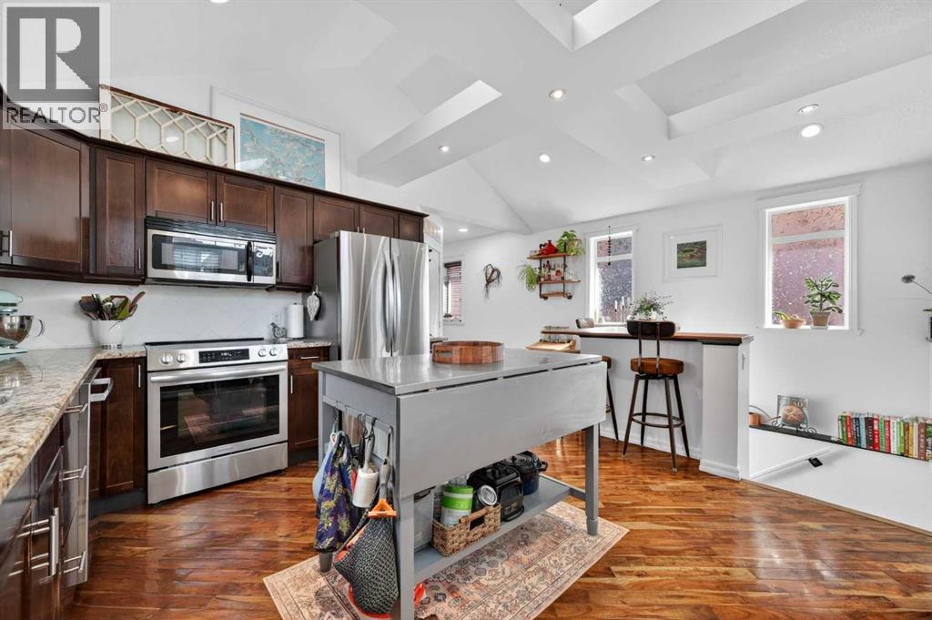 127 27 AVENUE NE - 10