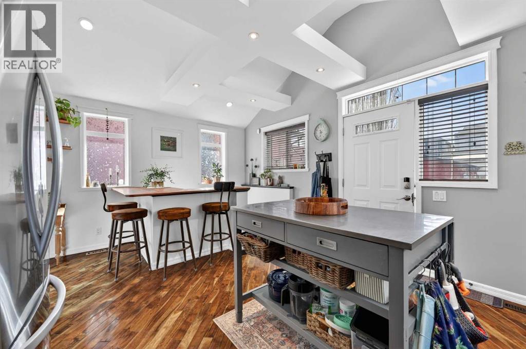 127 27 AVENUE NE - 12