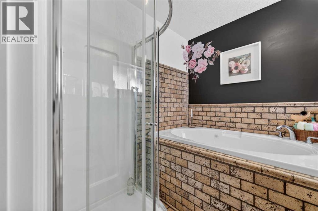 127 27 AVENUE NE - 21