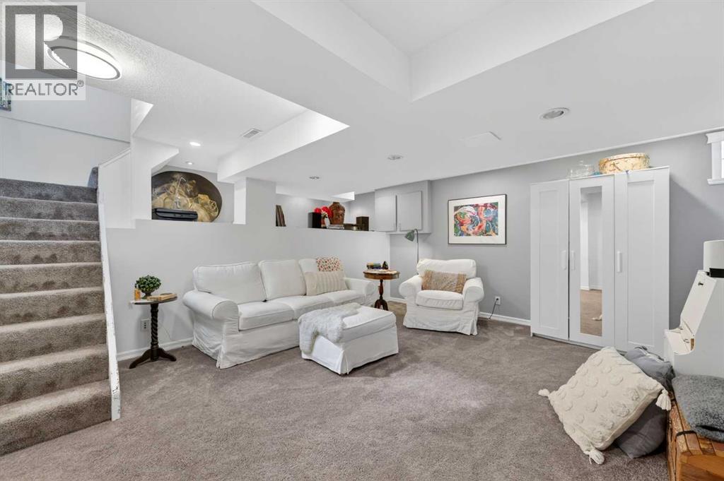 127 27 AVENUE NE - 22