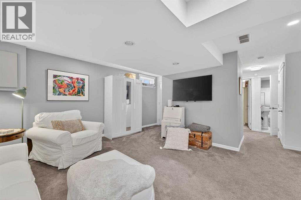 127 27 AVENUE NE - 25