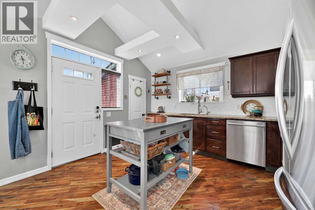 127 27 AVENUE NE - 8