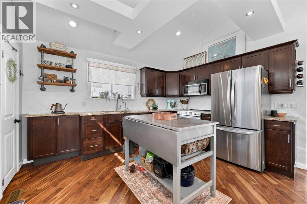 127 27 AVENUE NE - 9