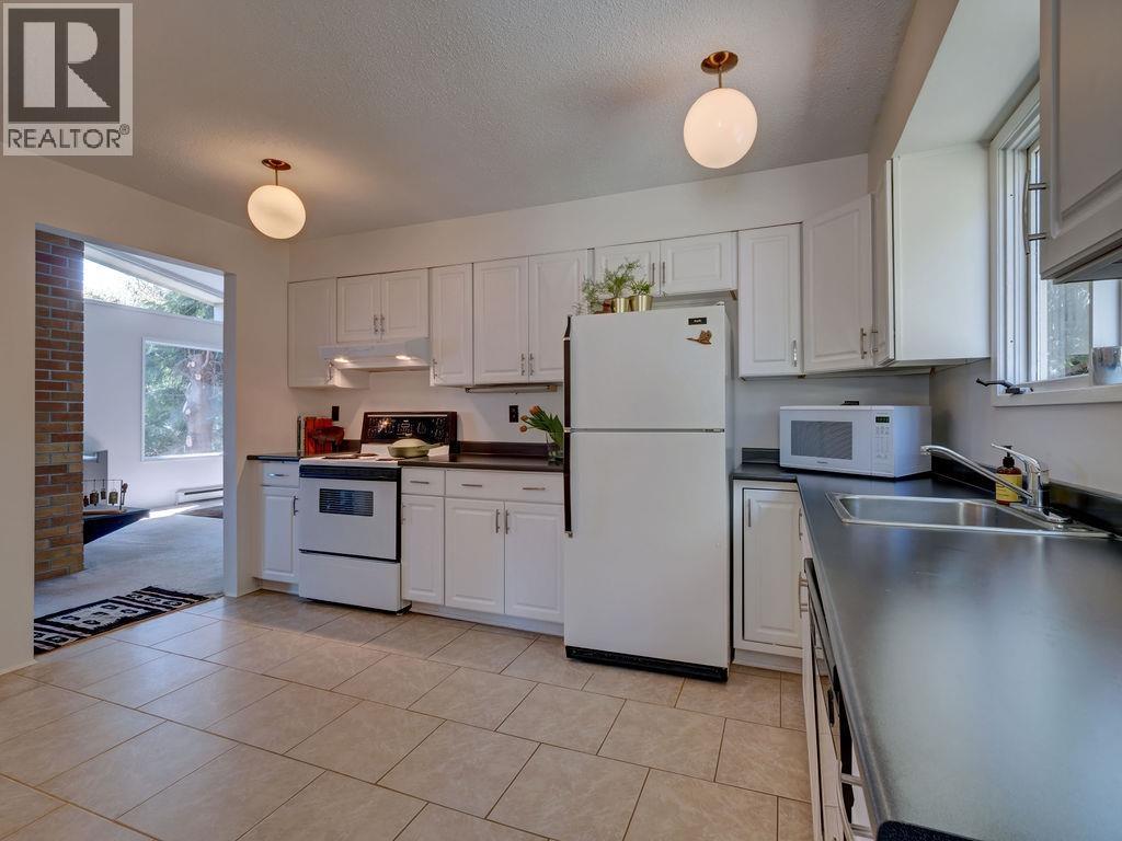 1175 MARINE DRIVE, Gibsons