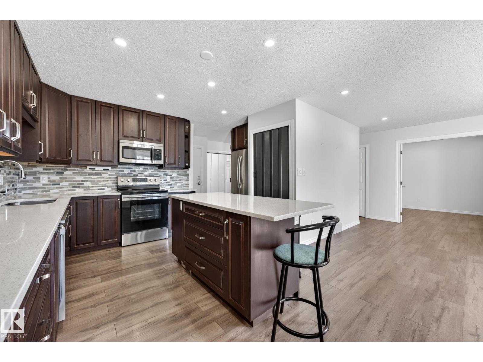 #30 903 109 ST NW, Edmonton