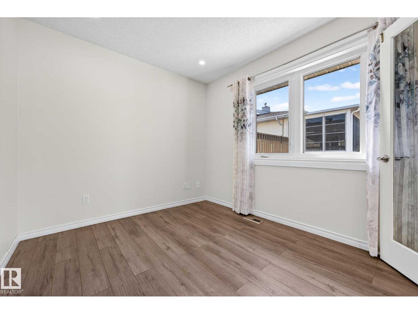 #30 903 109 ST NW, Edmonton