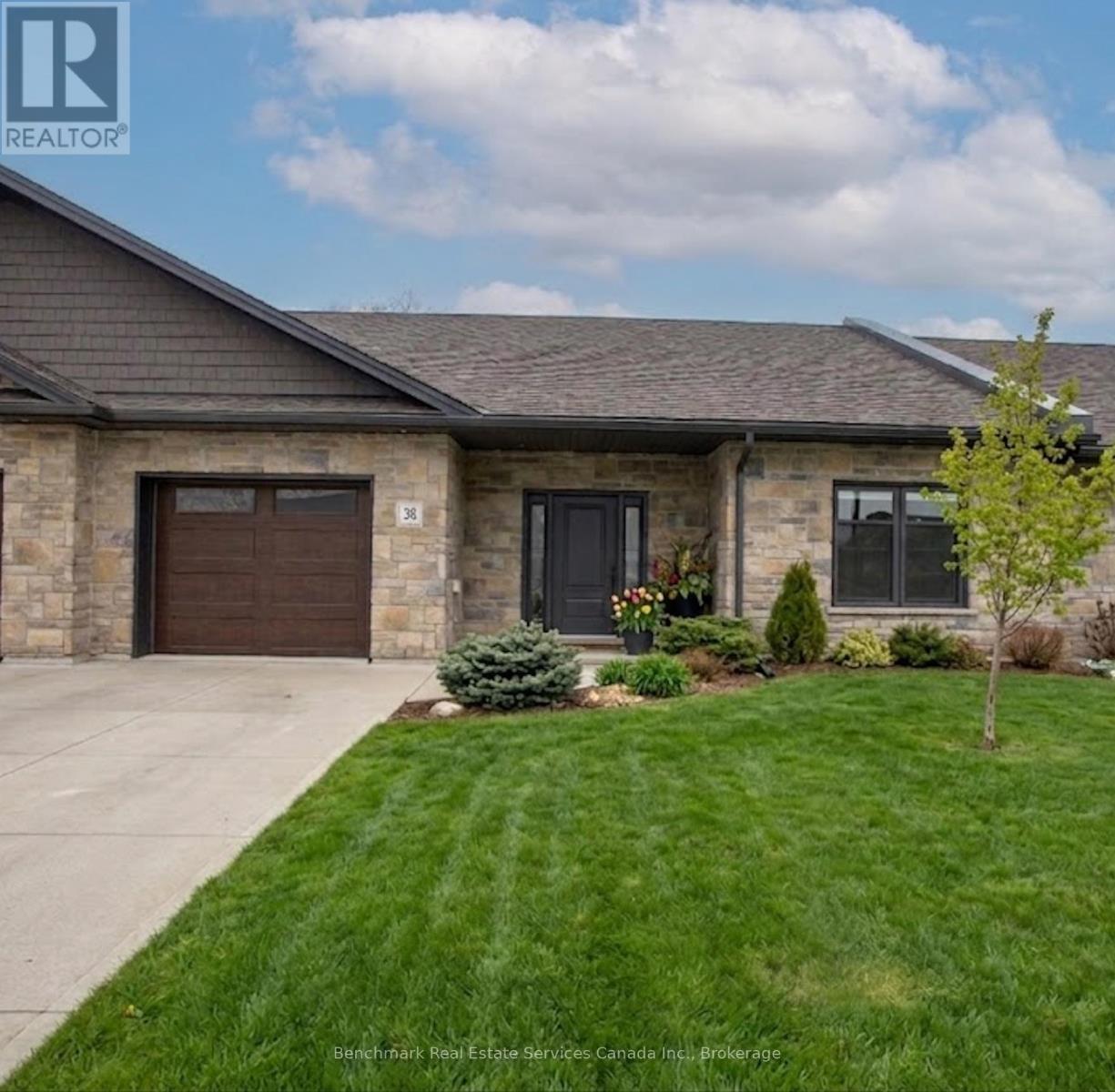 38 - 1182 QUEEN STREET