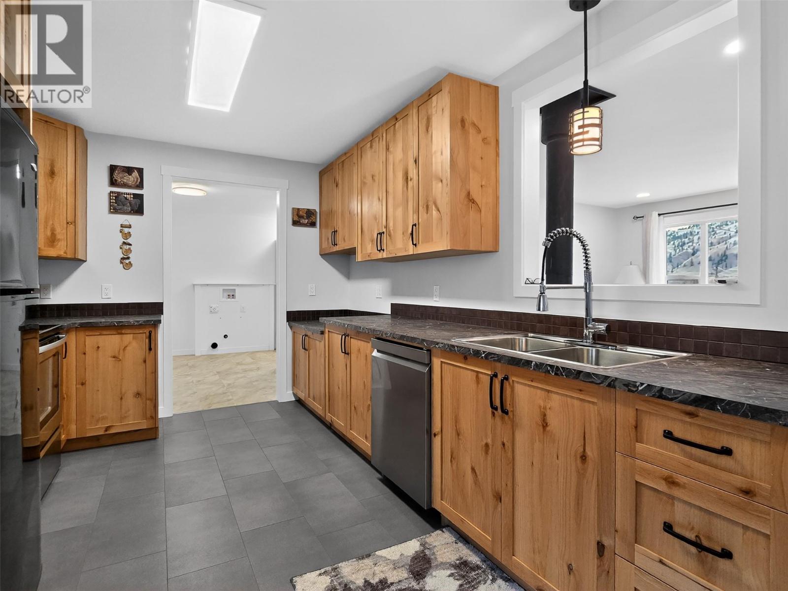 4032 Hills Frontage Road - 9