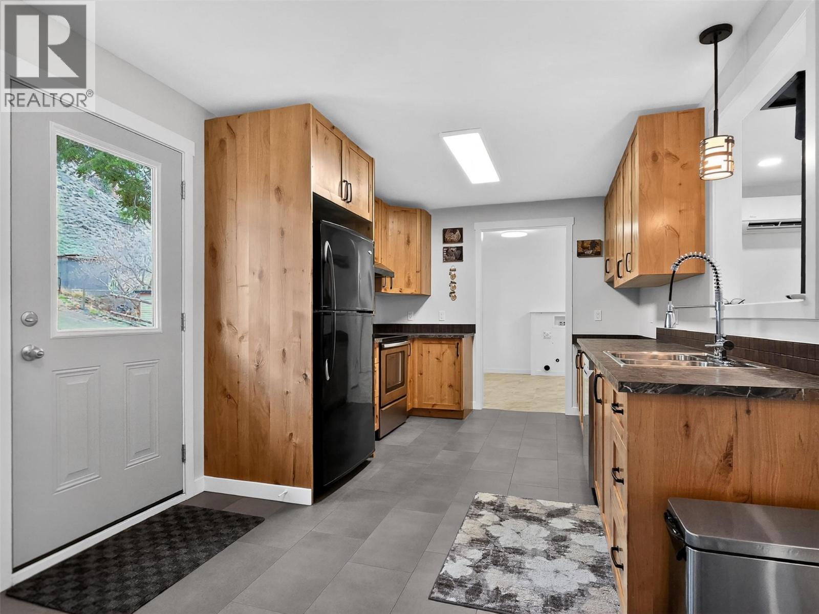 4032 Hills Frontage Road - 8
