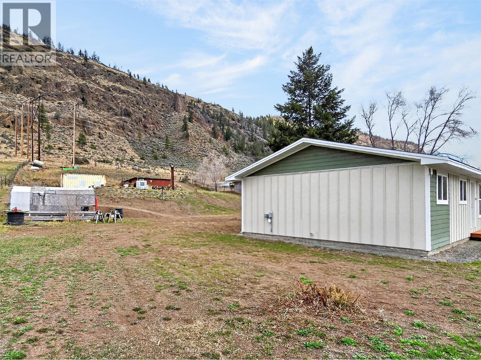 4032 HILLS FRONTAGE ROAD - 32