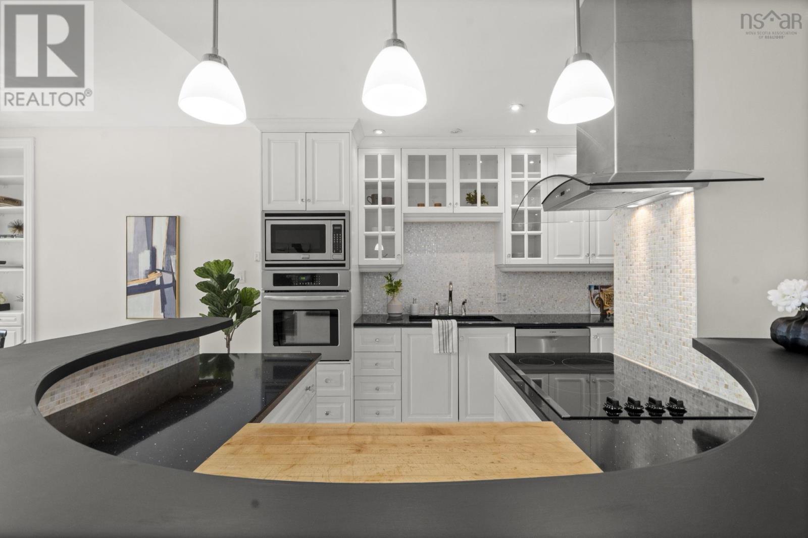 Property 9 of 47 of 504 6095 Coburg Road