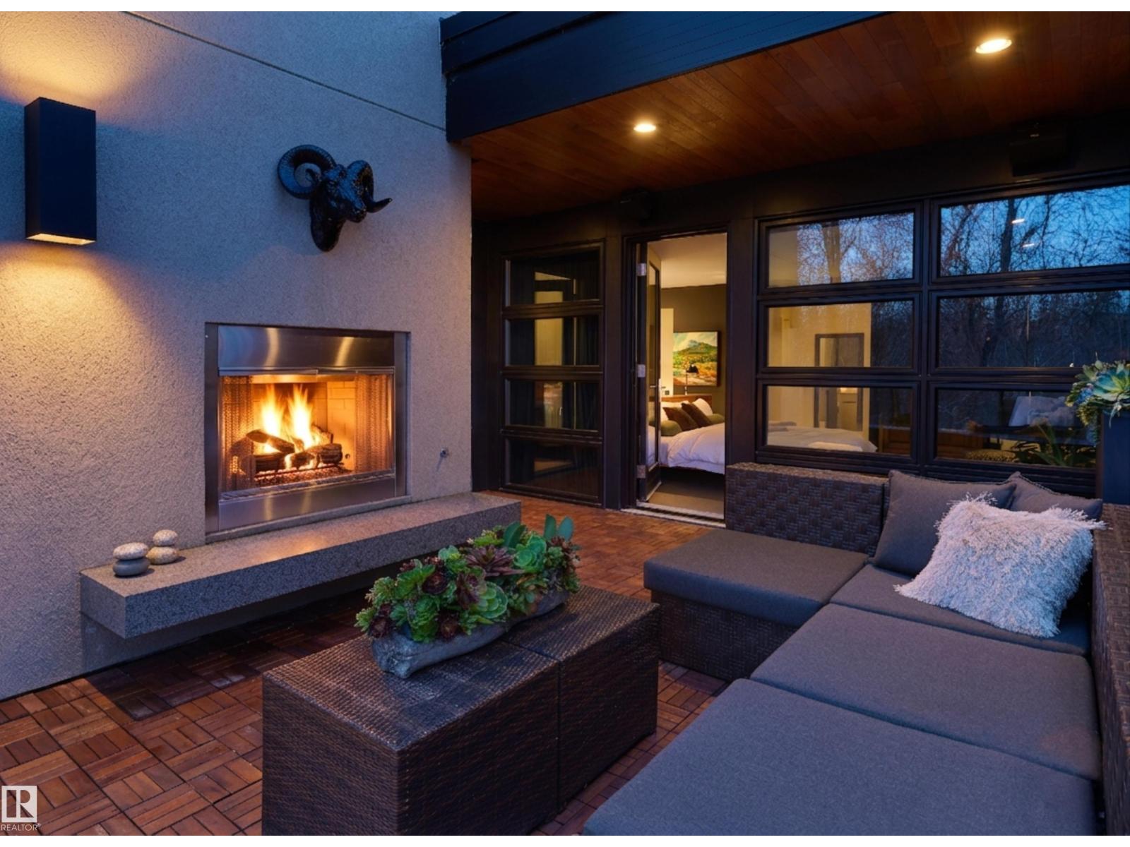 9651 87 AV NW, Edmonton