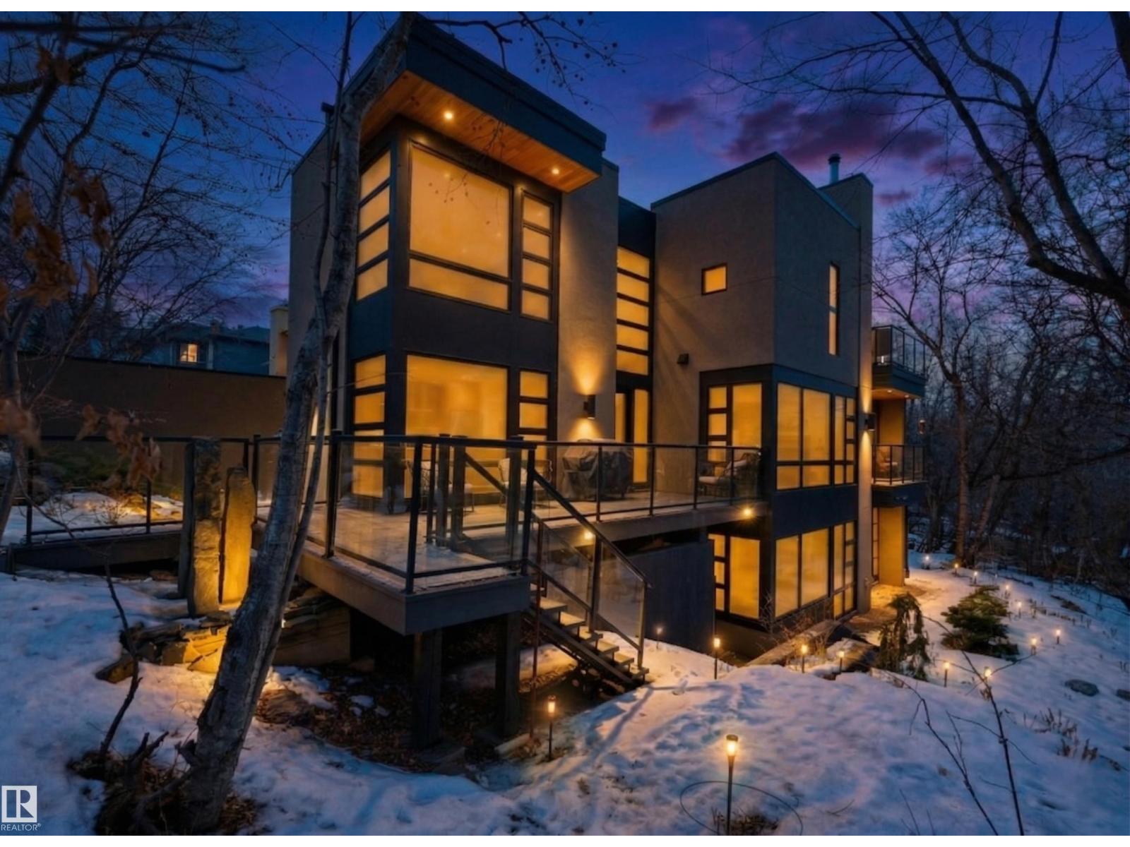 9651 87 AV NW, Edmonton