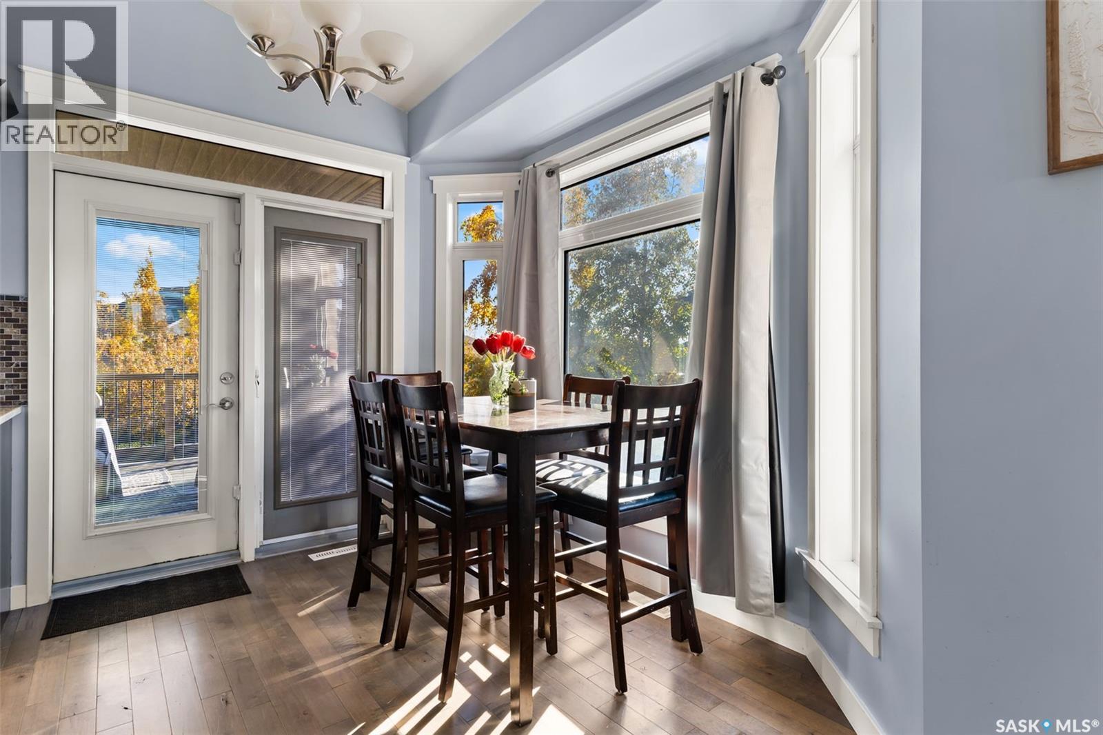 37 CHURCHILL CRESCENT - 12