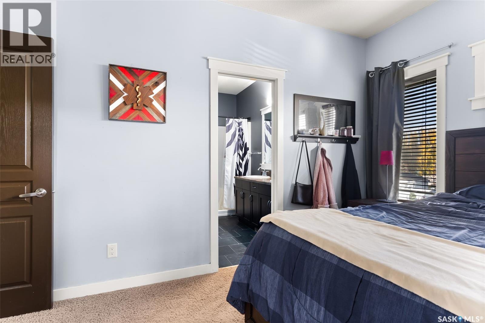 37 CHURCHILL CRESCENT - 16