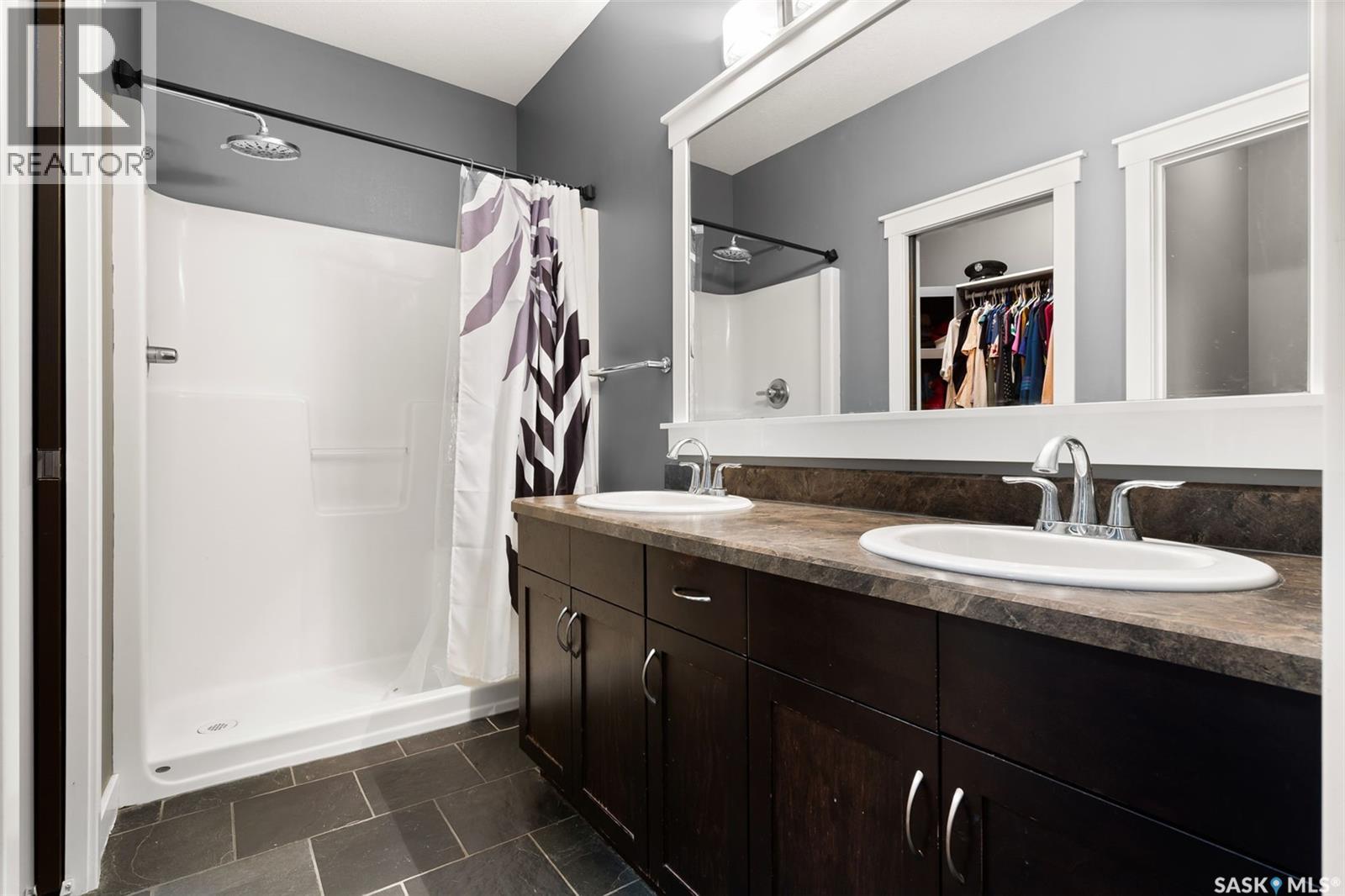 37 CHURCHILL CRESCENT - 17